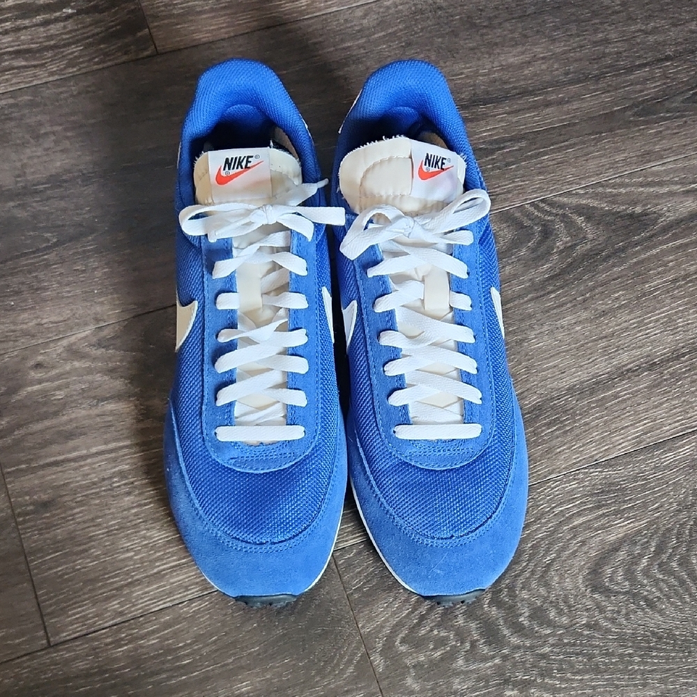 Nike Men's Royal Blue and White Sneakers